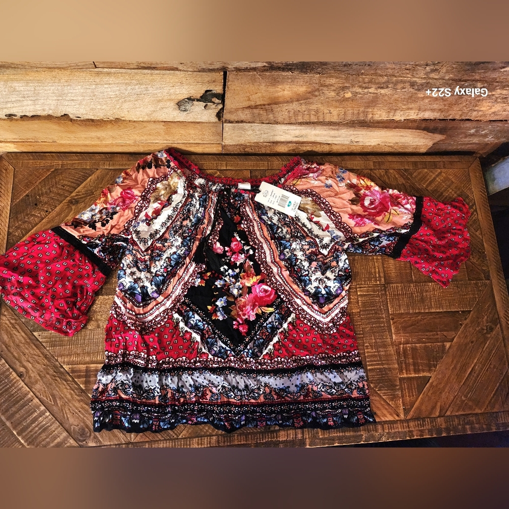 Boho top, Navy /red print, SO CUTE